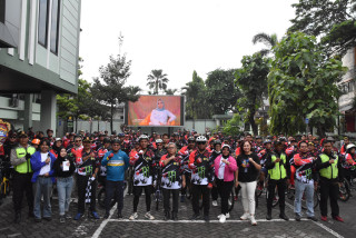Together with the General Public, UPNVJ Strengthens Friendship Through Fun Bike 2023