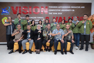 UPNVJ Chancellor Meets Achievement Students of Faculty of Law