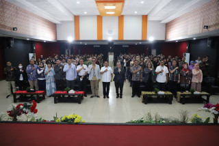 250 UPNVJ Students Attend Public Lecture by TNI General (Purn) Moeldoko
