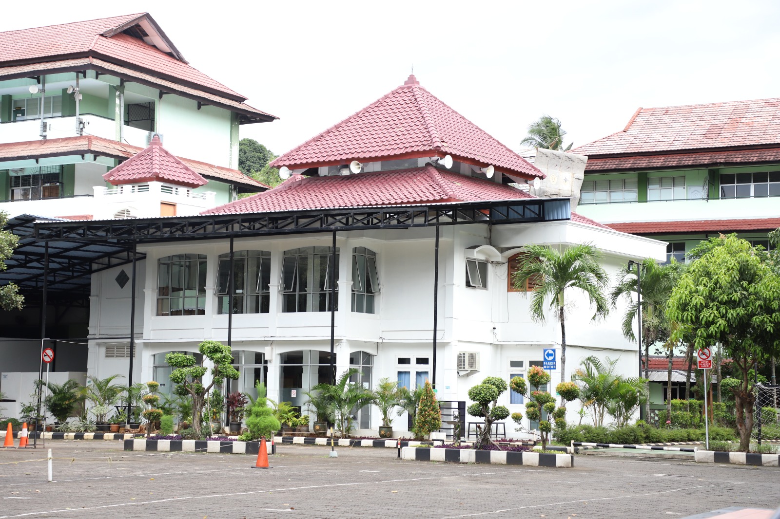 Masjid_Pondok_Labu.jpeg