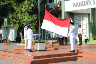 Berkomitmen Pada Penerapan Nilai Bela Negara, UPNVJ Rutin Laksanakan Upacara Bendera Setiap Bulan