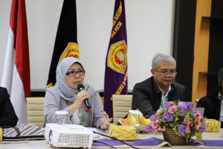 Capai Rencana Strategis, Rektor dan Dekan Fisip UPNVJ Rapat Laporan Capaian Kinerja