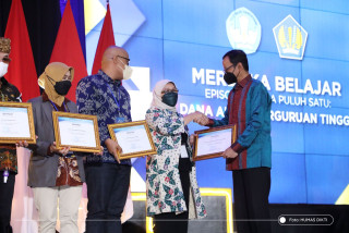 UPNVJ Raih 2 Penghargaan Indeks Kinerja Utama dari Kemendikbudristekdikti